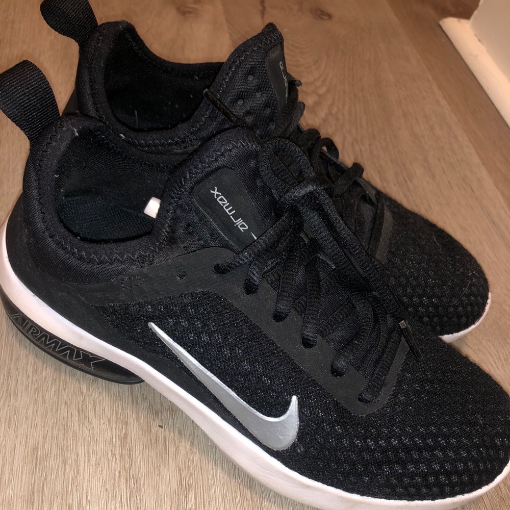 Nike tanjun shoes
